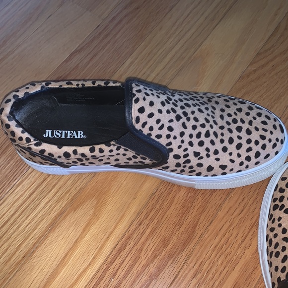 New JustFab Leopard Slip On Sneaker - Picture 3 of 6